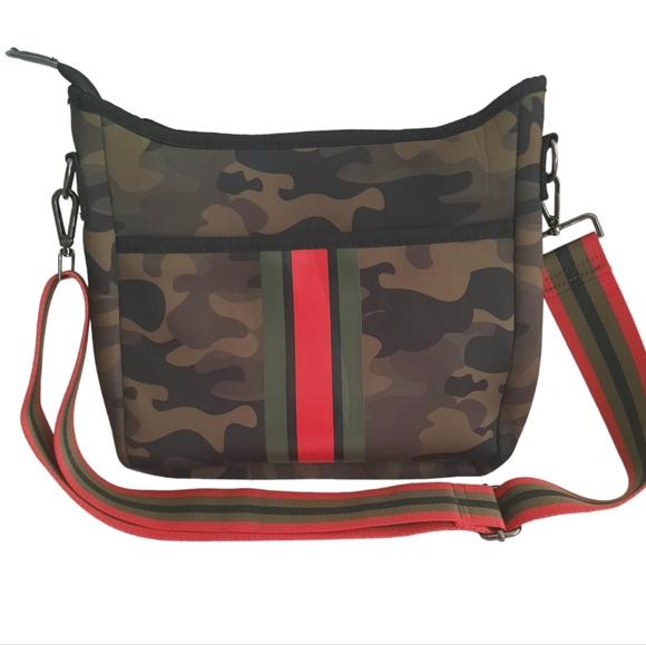 Haute Shore Blake Soho Neoprene Camo Crossbody Bag Purse Green Adjustable Straps - Picture 2 of 14